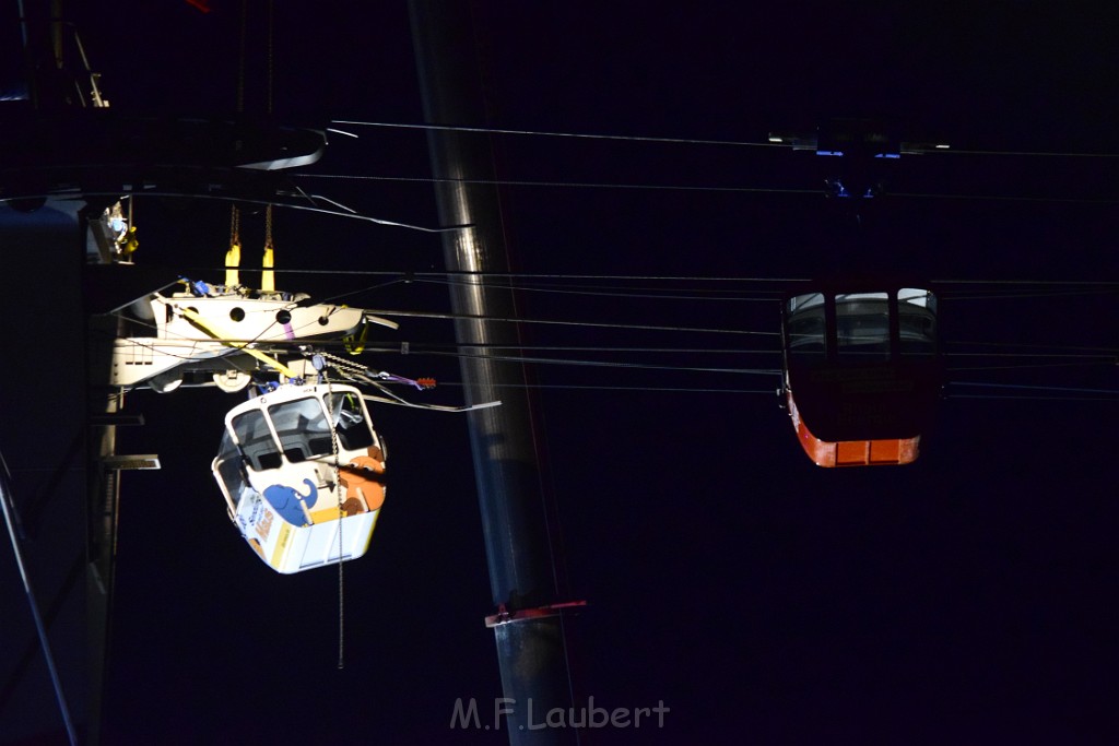 Koelner Seilbahn Gondel blieb haengen Koeln Linksrheinisch P920.JPG - Miklos Laubert